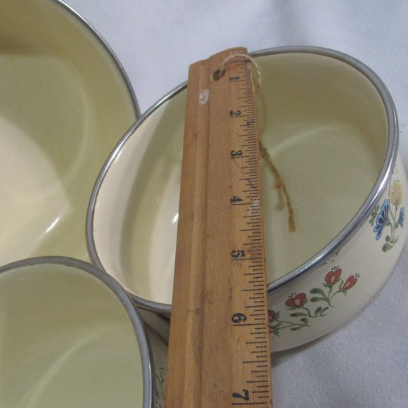 KOBE METAL NESTING BOWLS VERY NICE CONDITION LARGEST IS 7" SET OF 3 - Picture 7 of 9